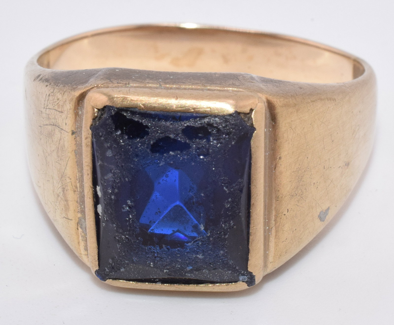 (3) GOLD RING GROUPING - 10