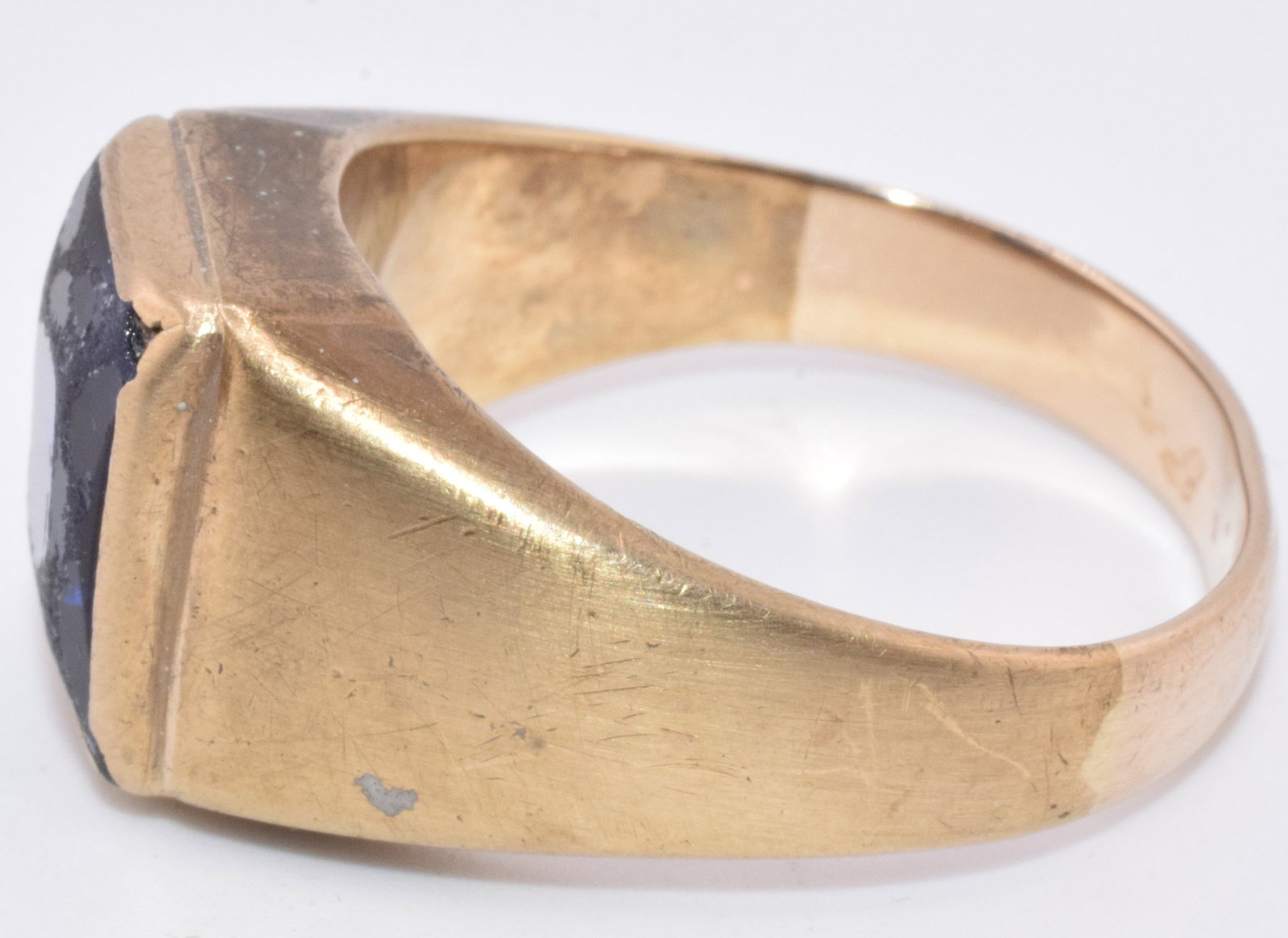 (3) GOLD RING GROUPING - 11