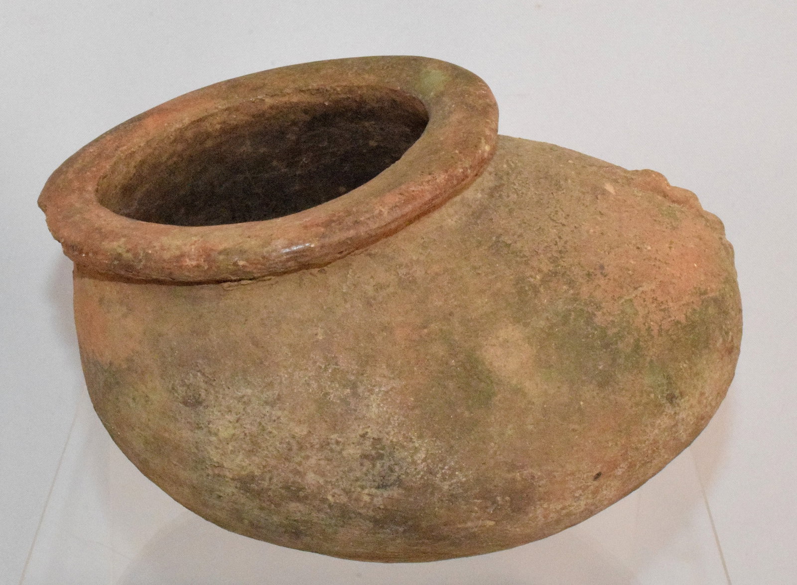 PRE - COLUMBIAN POTTERY VESSEL (1 of 4)
