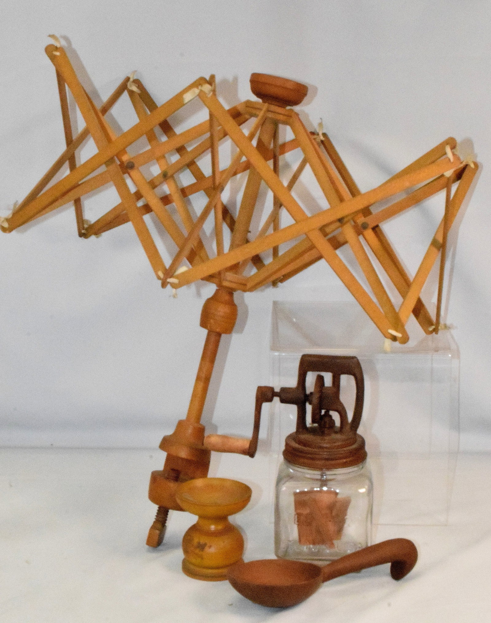 ASSORTED ANTIQUES OF WOODEN & KITCHEN ITEMS: Assorted collection of antique kitchen & wooden items. (1), Antique yarn swift, good condition, is made out of maple and pine, comes with a table wooden mounting-screw, measures 26 " x 20 ". 2),Antiqu
