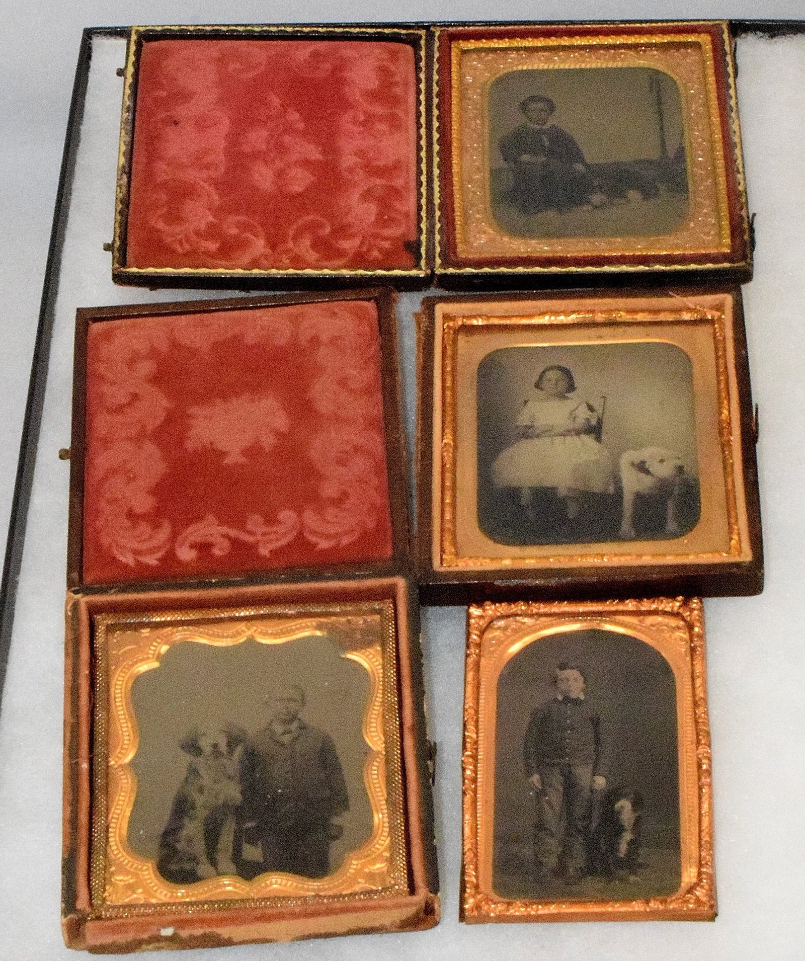 4 DAGGUERREOTYPE IMAGES OF FIGURES & DOGS (1 of 10)
