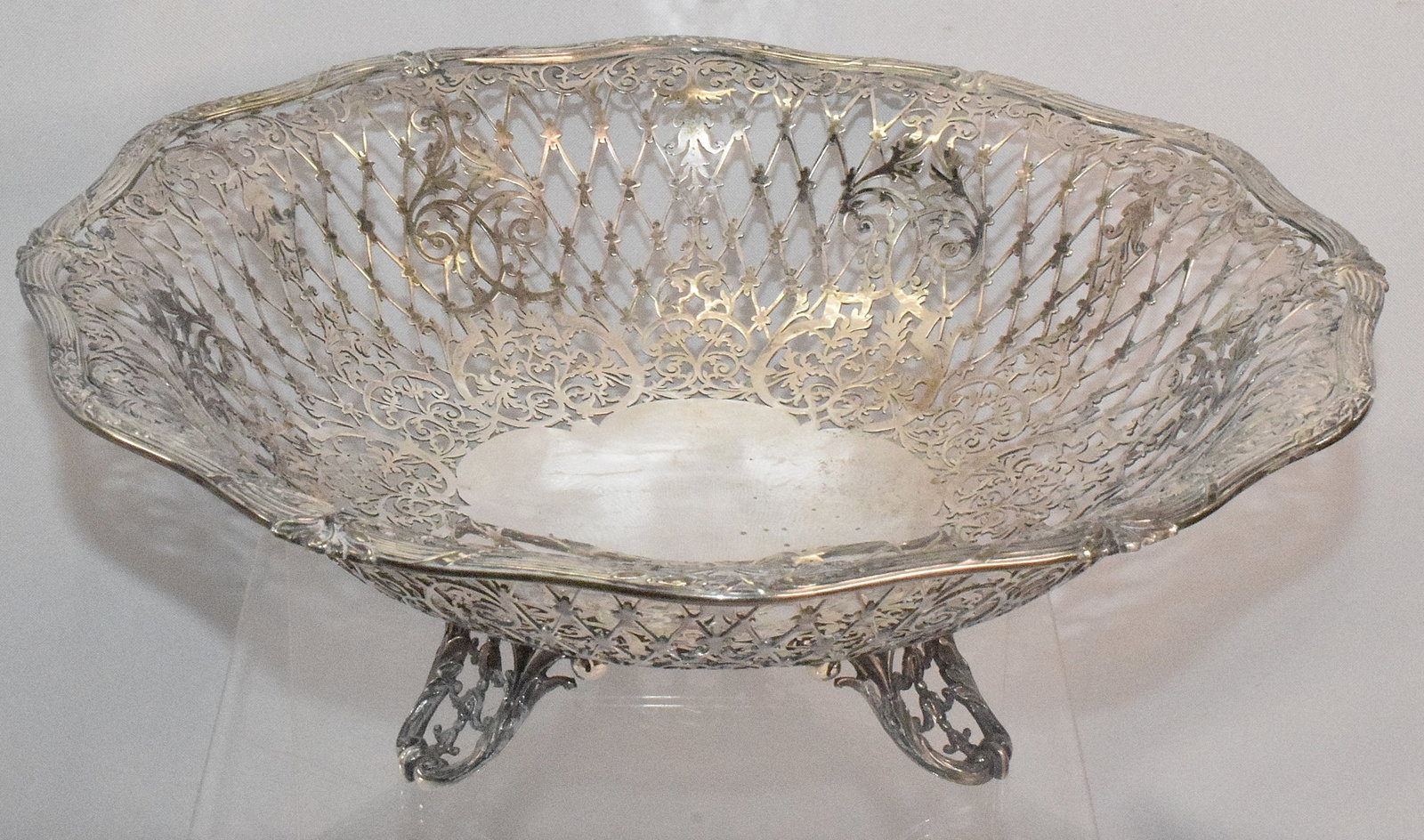 MAPPIN & WEBB SILVER FOOTED CENTER BOWL: 23.27 troy ounces, bowl is filigree design, has Mappin & Webb makers mark towards outside of center, footed. Mappin & Webb were an English company that operated from years 1910 - 1916. Good condition.