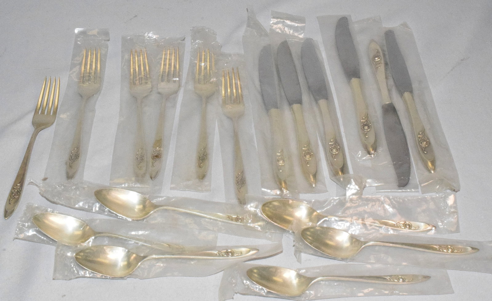 18 PIECE FINE ARTS STERLING FLATWARE (1 of 7)