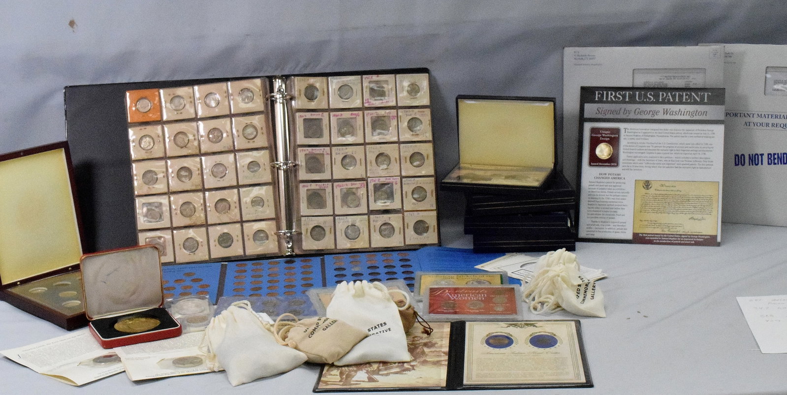 ASSORTED COMMEMERATIVE COINS AND MEDALS (1 of 9)