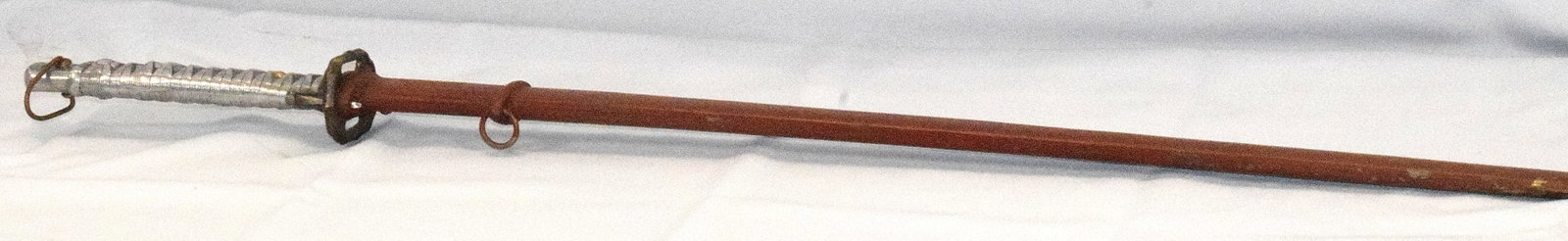 JAPANESE WWII TYPE SWORD W/ REDDISH MEDAL SCABBARD (1 of 9)