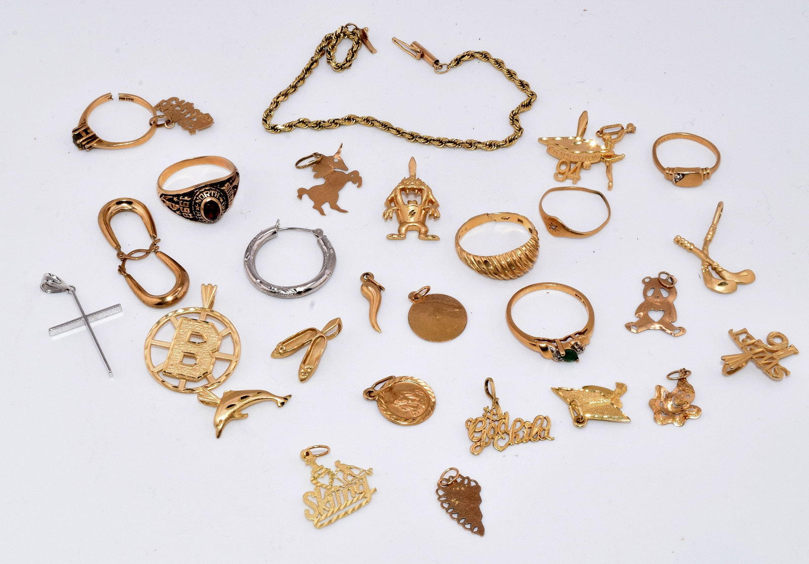 29 MISC. 14K GOLD & 10K JEWELRY PIECES: Lot consists of 29 misc all are marked either 14k or 10k. Total of 19.68 DWT. Of which 16.99 is 14k DWT and 2.69 is 10k. As is. Whites auctions does not take credit cards on gold jewelry.