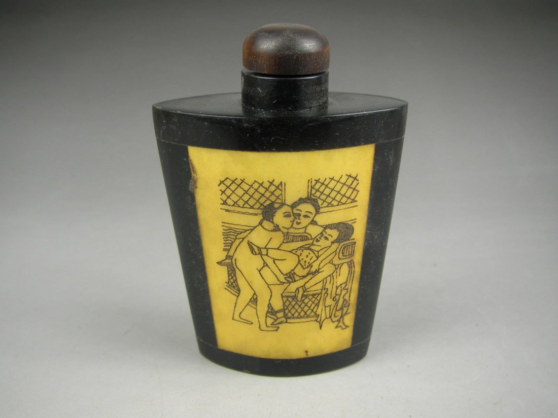 Rare Antique Chinese Hand-Carved OX Bone Bottle: Rare Antique Chinese Hand-Carved OX Bone Bottle. Approx Size: 79 x 54 x 27 mm