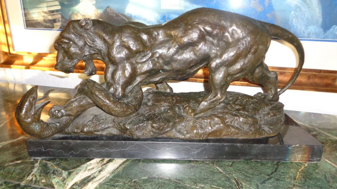 Large Bronze Sculpture - Wildlife 58 lbs: Large Bronze Sculpture - Wildlife, Signed and foundry stamp, Wide:25 1/2"Deep:9", Height:11", Weighs:58 lbs, This piece of art is in excellent condition.