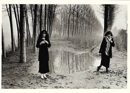 Vintage Postcard Deborah Turberville New York 1977: Vintage Postcard Deborah Turbeville New York 1977.Size: 4 1/4 x 6 inches. Good Vintage condition.See Photo.We pack & Ship for you. We take care of the shipping services in house. NO Premium buyer Char