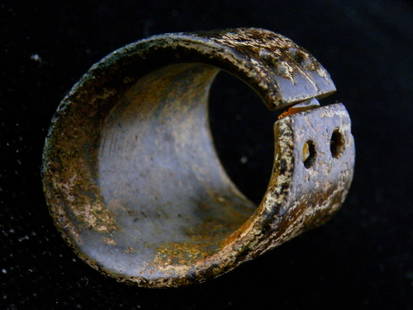 Rare Unusual Chinese Old Jade Hand Carved Thumb Archer Ring.: Rare Unusual Chinese Old Jade Hand Carved Thumb Archer Ring. . Approx Size is 30mm(inner diameter)x33mm(outer diameter)x40mm(width), Note: Pictures are as accurate as possible, however color may look