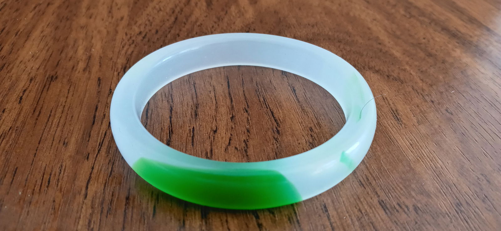 White & Green Jadeite Bangle Bracelet Imperial Green: White & Green Jadeite Bangle Bracelet Imperial Green. Grade A. Approx Inner Size: 61 mm: Approx Outter Size: 77 mm x 11 mm Excellent Condition. We pack & Ship for you. We take care of the shipping ser