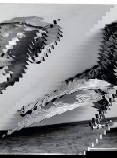 1983 Photo Western Driefontein Sculpt By Frank Stella: 1983 Photo Western Driefontein Sculpture By Frank Stella.. Photo size: 10 x 8 inches. Provenance: New York-Based Photography Collector & Curator -Collection of Rare Photographs. Note: Please study the