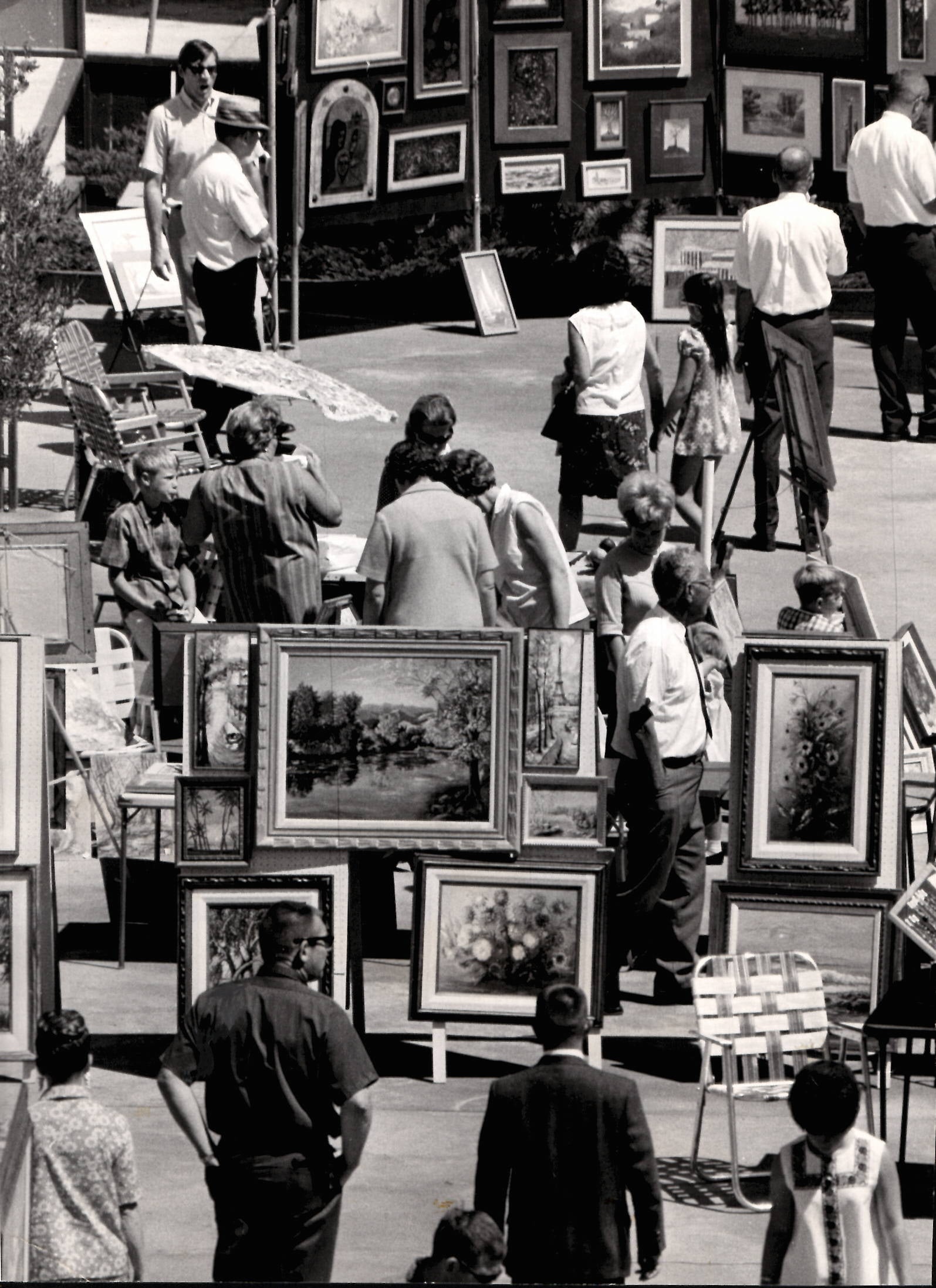 1968 Photo Fulton Mall Art Show Guarantee Plaza Crowds: 1968 Photo Fulton Mall Art Show Guarantee Plaza Crowds Picture Frames.... Photo size: 10 x 8 inches. Provenance: New York-Based Photography Collector & Curator -Collection of Rare Photographs. Note: P