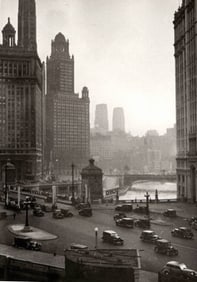 Chicago, Michigan Avenue and East Wacker-Chicago Chicago River. 35 E. Wacker Building