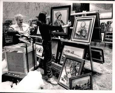 985 Photo New York Prison Inmates: 1985 Photo Volunteers set up exhibit of art by New York prison inmatesPhoto size:8 1/2 x 7 inches Provenance: New York-Based Photography Collector & Curator -Collection of Rare Photographs. Photo