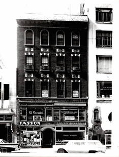 1960s Photo 556 Madison Ave NYC New York City: 1960s Photo 556 Madison Ave NYC New York City. Large Photo Approx Size: 10 x 8 inches.Provenance: New York-Based Photography Collector & Curator -Collection of Rare Photographs. Note: Please study the