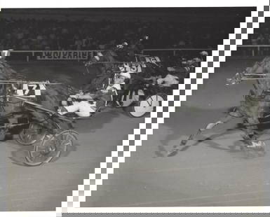Vintage 1982 Photo Tom Harmer Racing: Vintage 1982 Photo Tom Harmer Racing.. Collection of Rare and Vintage Photographs. Approx Size: 10 x 8 inches. Photo may have bent corners, damaged corner and stripes. They may have deeds. Please look