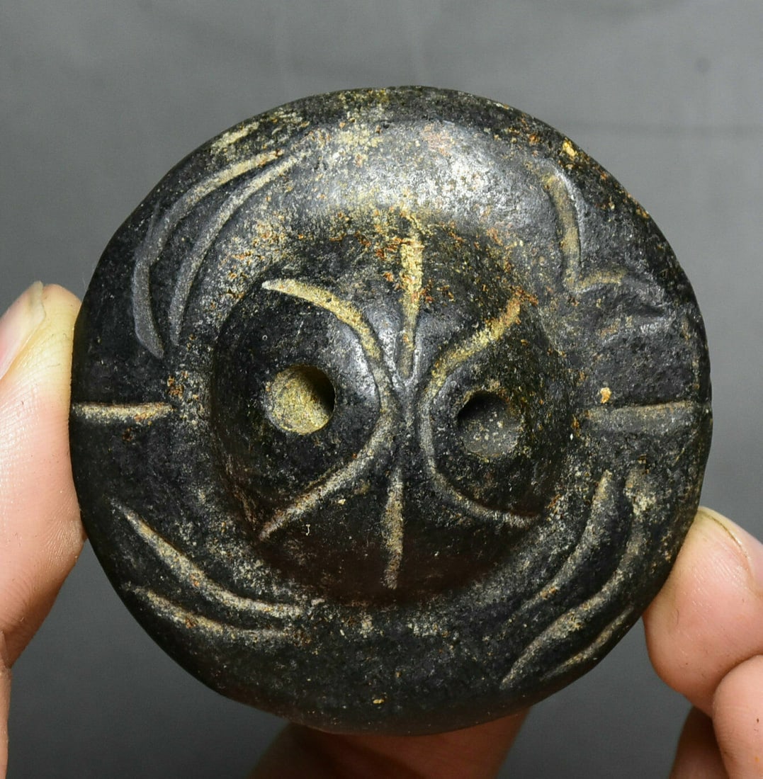 Old rare Hongshan Meteoriteï¼ˆBlack Magnetï¼‰UFO Big Dipper Flying Saucer Statue (1 of 5)