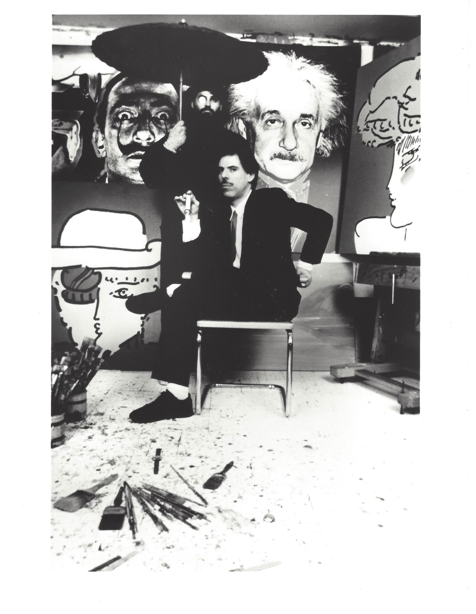 1987 Press Photo Artist Peter Max. Vintage Photo.: 1987 Press Photo Artist Peter Max. Vintage Photo. Approx Size: 10x 8 Inches. Provenance: New York-Based Photography Collector & Curator -Collection of Rare Photographs. Photo may have bent corners, da