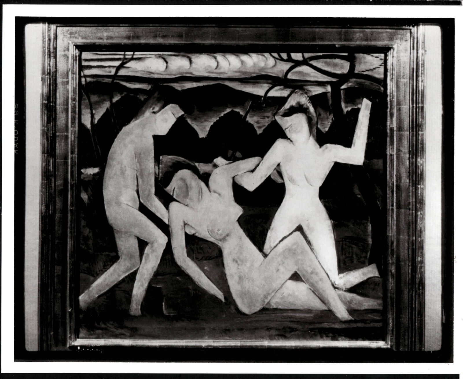 1988 Photo Art by artist Man Ray: 1988 Photo Art by artist Man Ray.Photo measures 8.5 x 10 inches. Photo Is dated -- none.This is an original photo. Art by artist Man Ray Photo measures 10 x 8 inches. Photo is dated --1988. Provenance