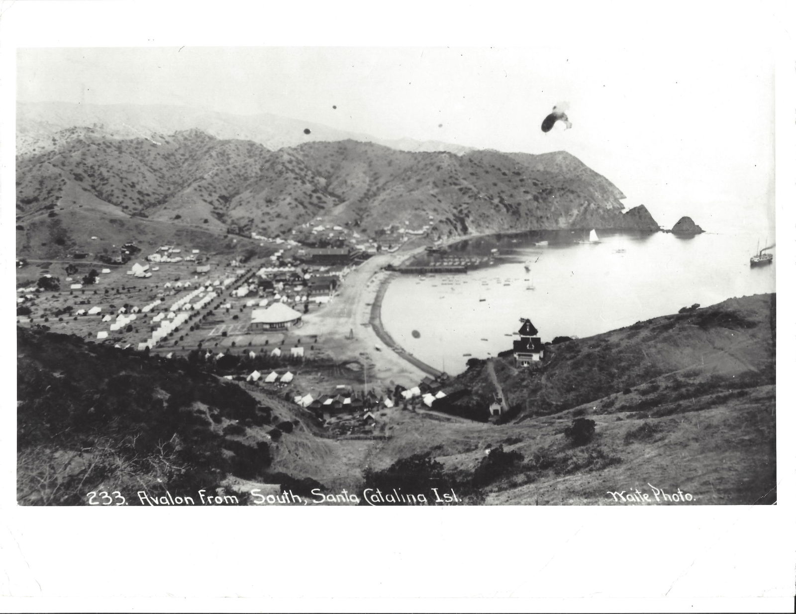 Vintage Santa Catalina Island Photography: Vintage Santa Catalina Island Photography.Approx Size: 11 x 8 1/4 inches. Photo may have bent corners. Please look at the photos carefully. Good Condition See Photos. We pack & Ship for you. We take c