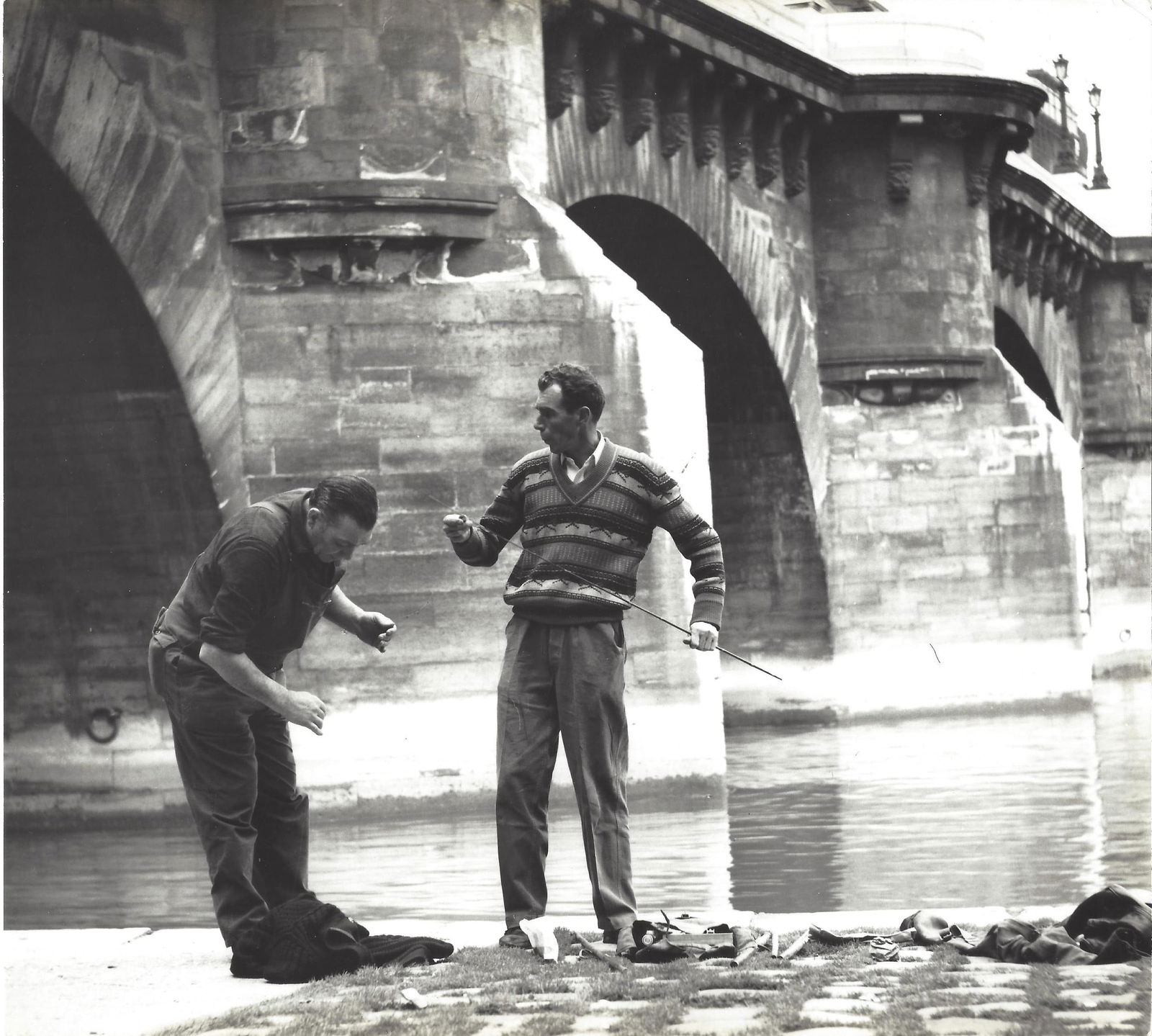 Hanneli Plemmons, Pont Neuf, Paris Photography: Hanneli Plemmons Pont Neuf, Paris Photography.Approx Size: 9 x 8 inches. Photo may have bent corners. Please look at the photos carefully. Good Condition See Photos. We pack & Ship for you. We take ca