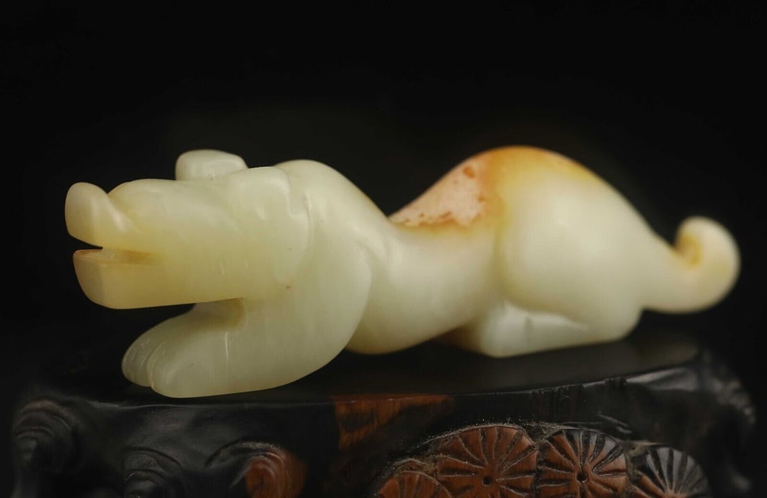 Old Natural Jade Hand-Carved Jade Hand Carved statue of Double Dragon Pendant: Old Natural Jade Hand-Carved Jade Hand Carved statue of Dragon Pendant. Master Carved Approx Size:Size in mm :50mm* 6mm Size in inch:2.0inch*0.3inch Pictures are as accurate as possible, however color
