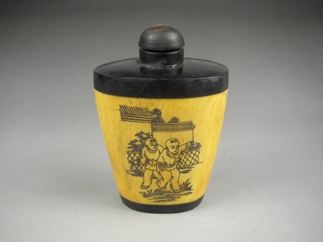 Antique Chinese Bone Hand-Carved Snuff Bottle Man-Woman (1 of 2)