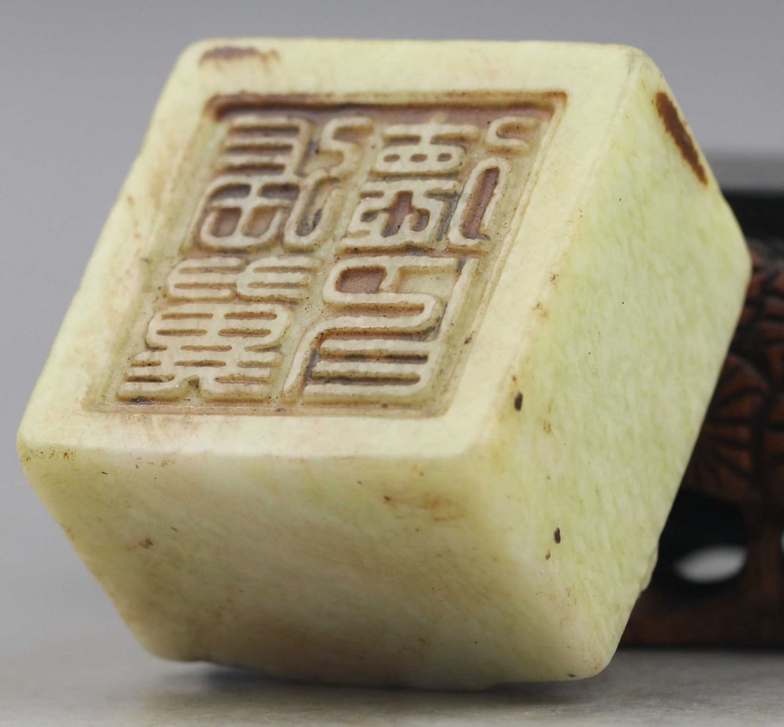 Antique Natural Carved Horse Medallion Pendant: Antique Natural Carved Horse Medallion Pendantt. Approx Size: 50 mm x 8 mm. Excellent Condition. We pack and ship this item in house.