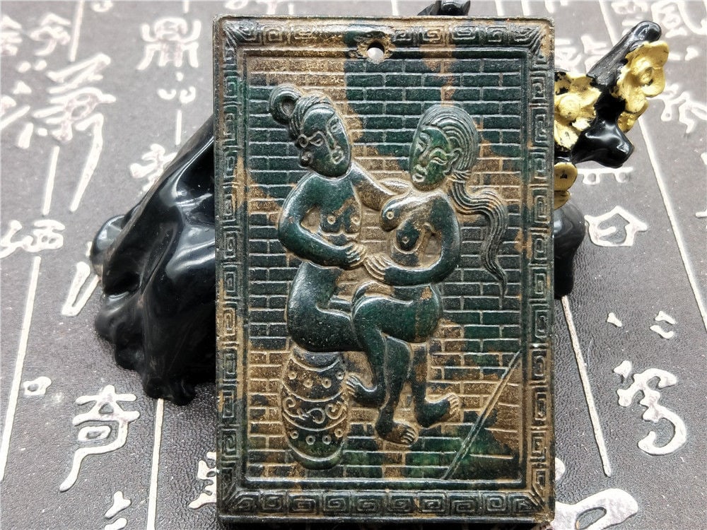 Natural Green Hand Carved Plaque: Natural Green Hand Carved Plaque .Approx Size:Size:86 x 58.7 mm