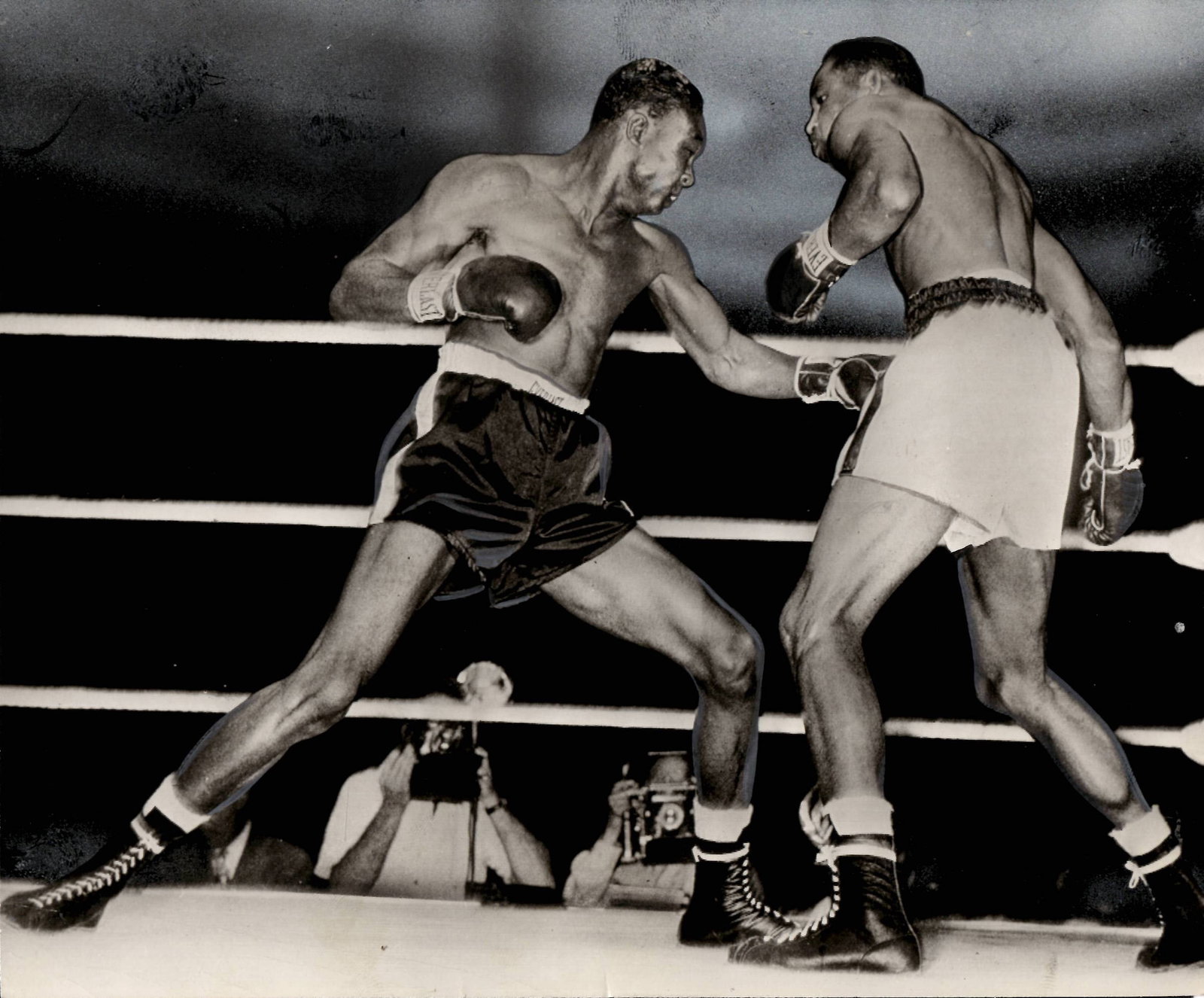 1949 Sugar Ray Robinson vs Kid Gavilan Boxing Photography (1 of 2)