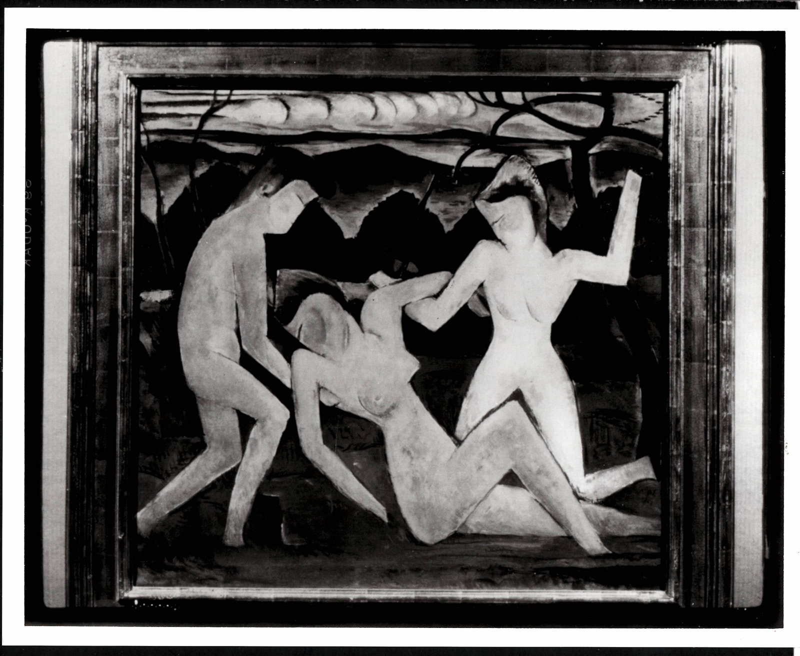 1988 Photo Art by artist Man Ray: 1988 Photo Art by artist Man Ray.Photo measures 8.5 x 10 inches. Photo Is dated -- none.This is an original photo. Art by artist Man Ray Photo measures 10 x 8 inches. Photo is dated --1988. Provenance