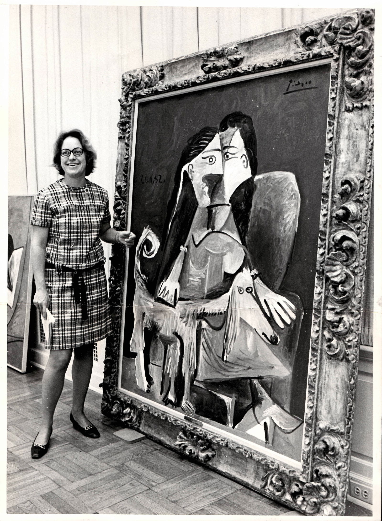 1970 Vintage Picasso Painting Oversized Photography: 1970 Vintage Picasso Painting Oversized Photography - Print Size: 14 x 10 1/2 Inches. The photo was folded in the center. See picture Provenance: New York-Based Photography Collector & Curator - Colle