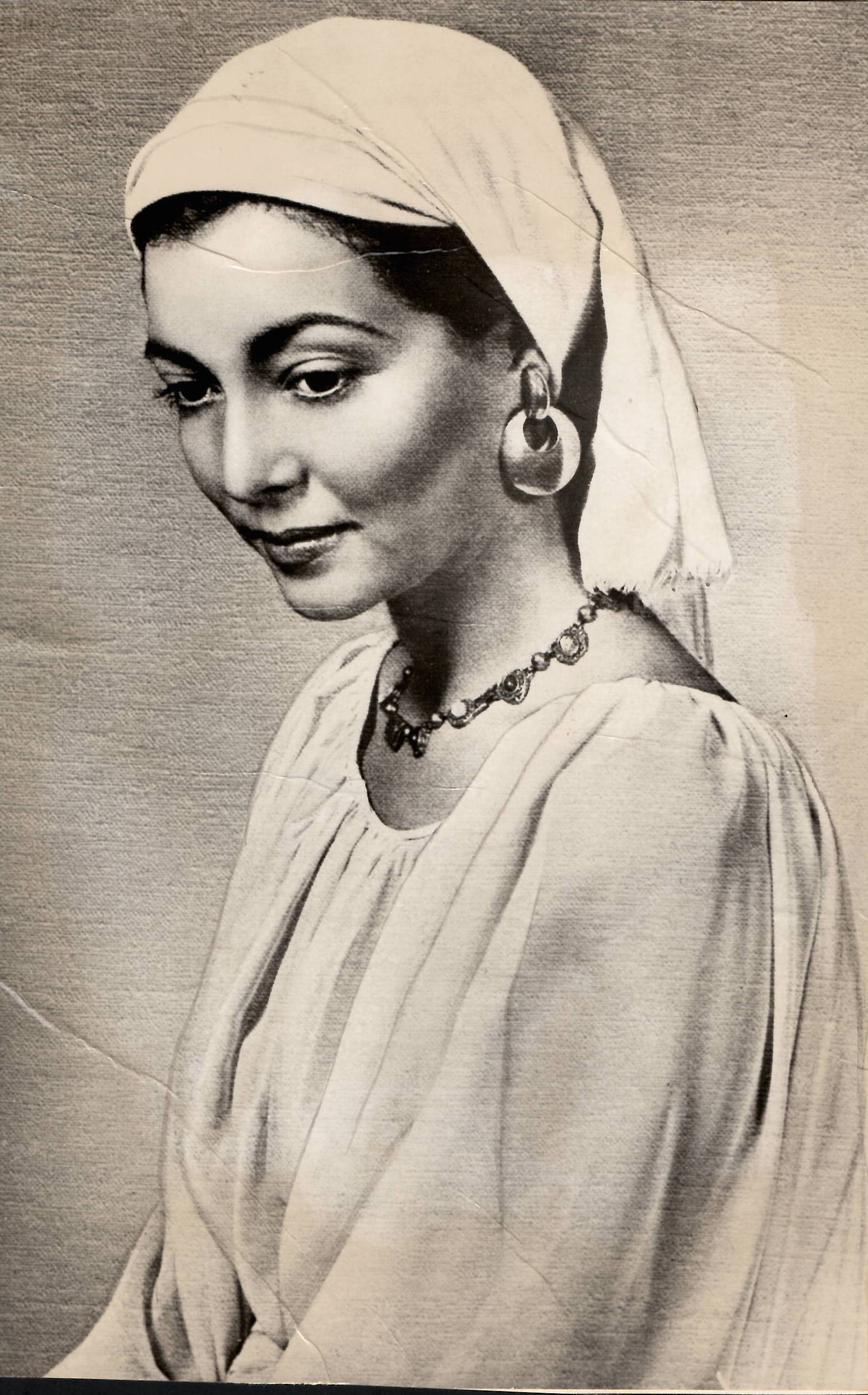 1959 Photo Unidentified Woman Portrait Painting (1 of 2)