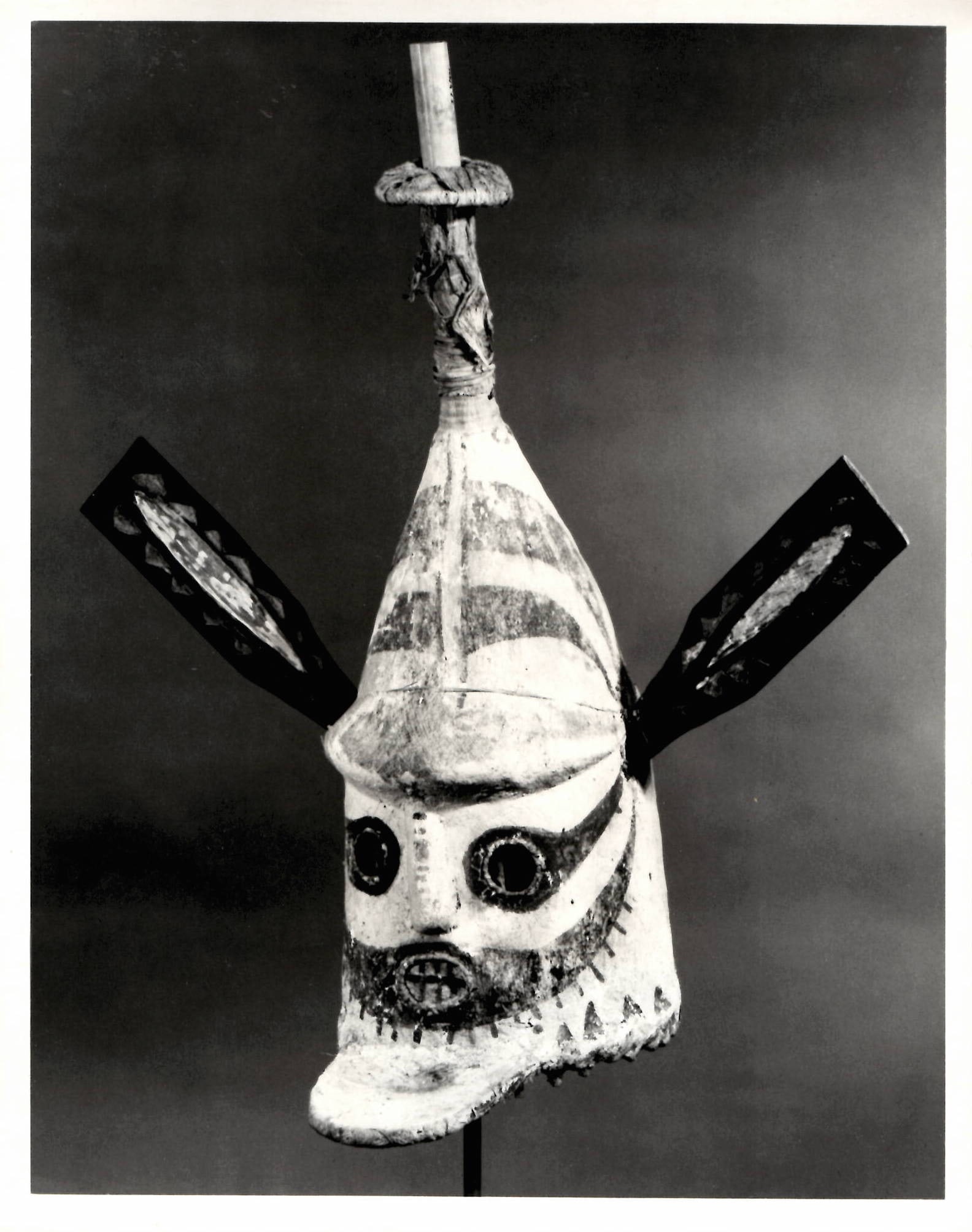 Mask Helmet 19-20 TH Cent NYC Photo Metropolitan Museum: Mask Helmet 19-20 TH Cent NYC Photo Exhibit Metropolitan Museum of art .Labeled on the verso Approx Photo size:8 x 10 inches