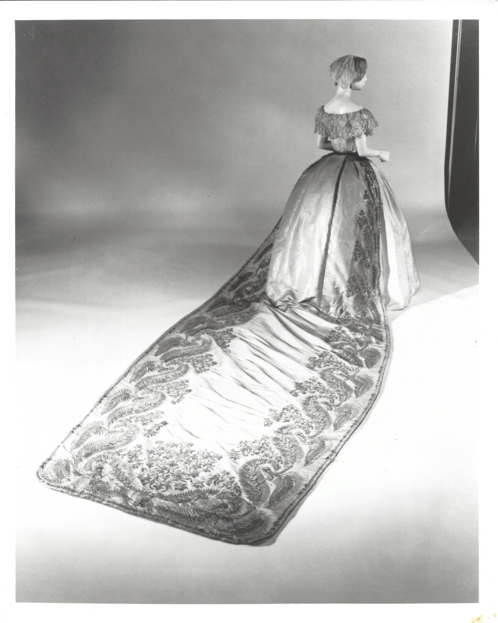 Victorian Dress 1837-1877 Art Photo Collection (1 of 2)
