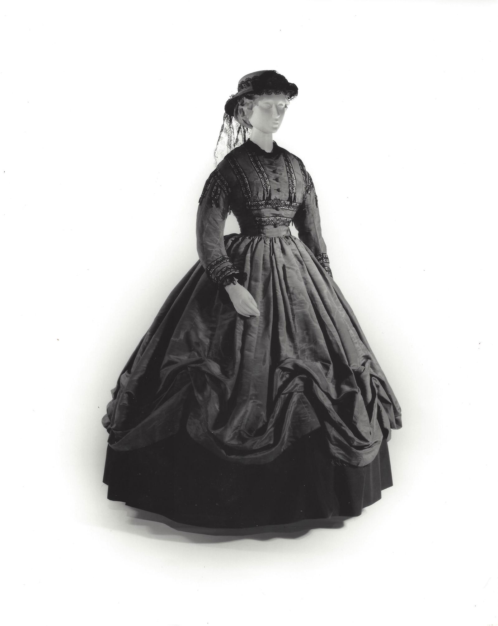 Victorian Dress 1837-1877 Art Photo Collection (1 of 2)