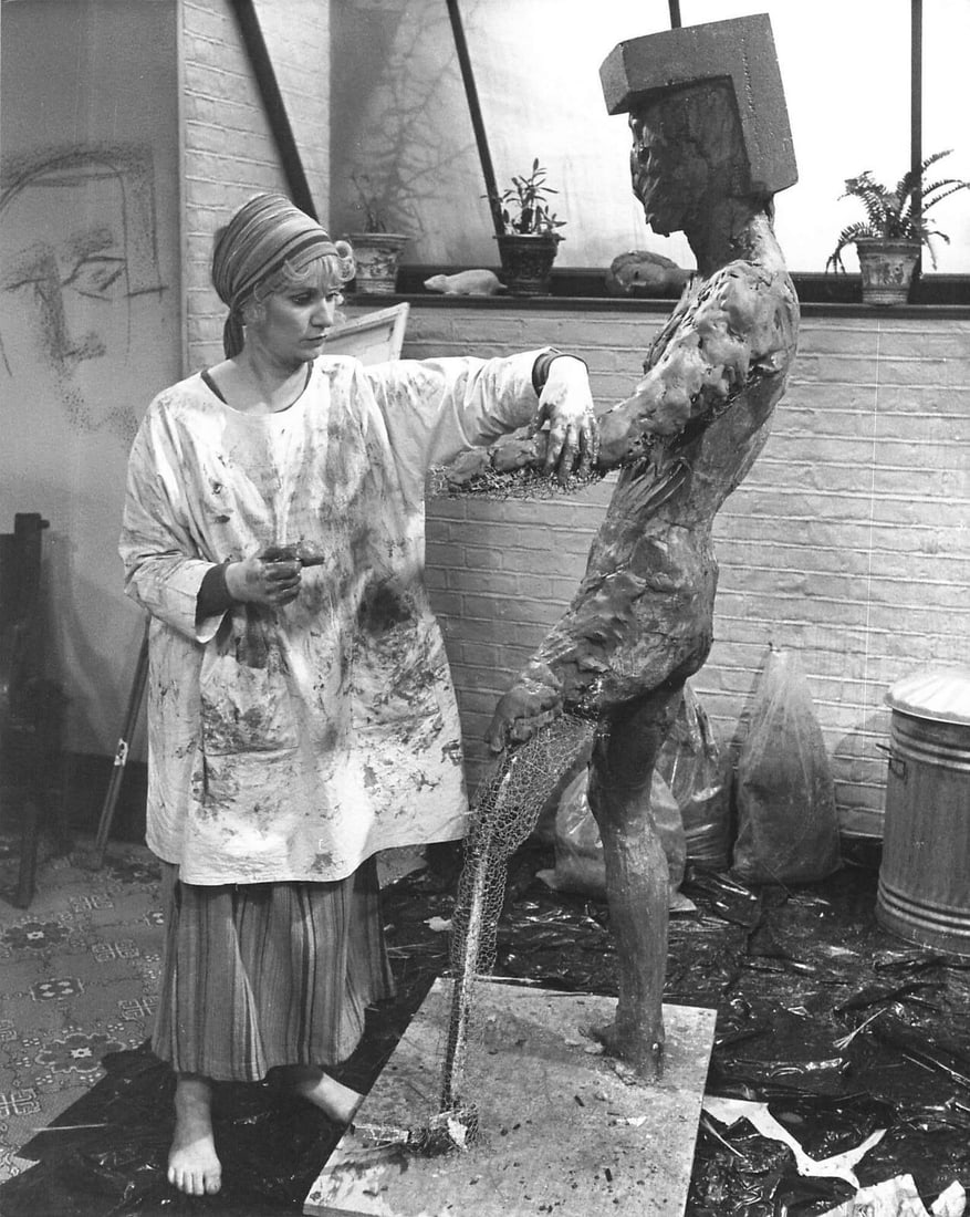 Photo Barefoot Woman Sculpting Art Sculpture: Photo Barefoot Woman Sculpting Art Sculpture Tropic of Cancer Photo size: 10 x 8 inches. Provenance: New York-Based Photography Collector & Curator -Collection of Rare Photographs. Note: Please study