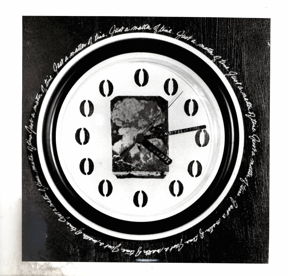 1989 Photo Rimma Gerlovina Clock MIT List Visual Center: 1989 Press Photo Mimi Smith Zero Hour MIT List Visual Center Timepiece Exhibit.. Photo size: 8 1/2 x 8 inches. Provenance: New York-Based Photography Collector & Curator -Collection of Rare Photograph