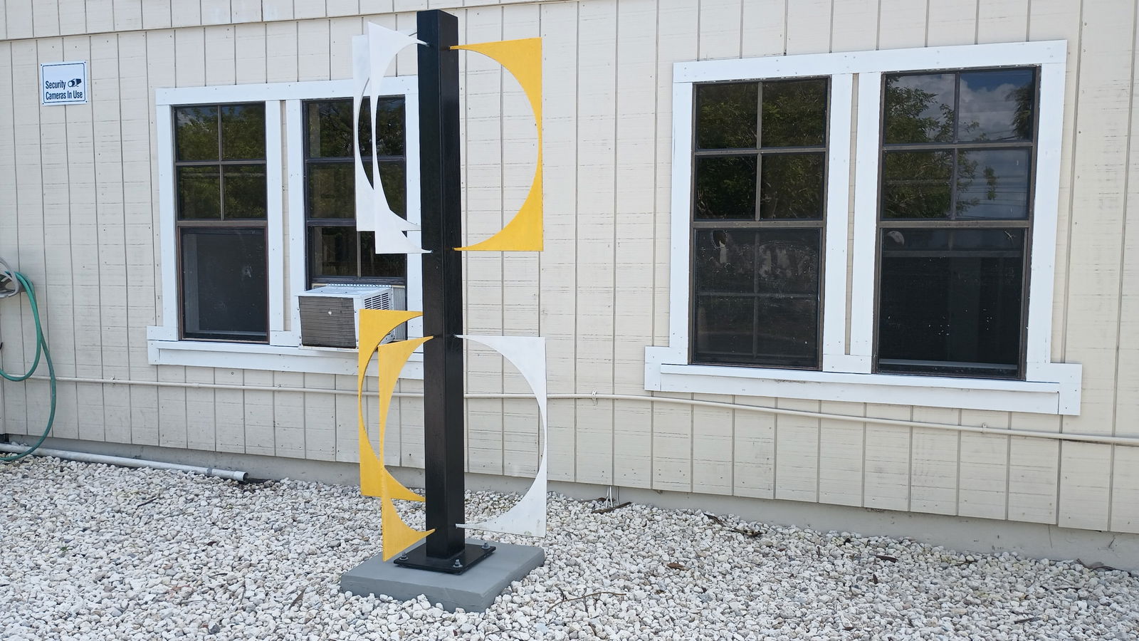 OUTDOOR INDUSTRIAL STEEL METAL SCULPTURE MODERN CONTEMPORARY LAWN GARDEN: OUTDOOR INDUSTRIAL STEEL METAL SCULPTURE MODERN CONTEMPORARY LAWN GARDEN. .Approximate Dimension: H-85 x W-38 x D-22 Inches.Base Plate : 12 x 12 inches x 1/2 Inch Thick -- 3/4 HoleIs Around 150 Lbs. .