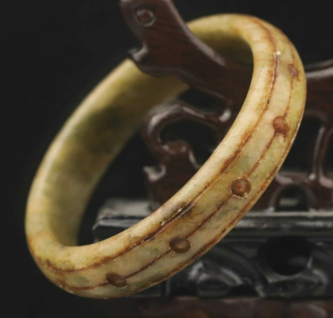 antique Jade Hand-Carved FLower Bracelet Pendant: Antique Jade Hand-Carved Flower Bracelet. Pictures are as accurate as possible, however color may look different on each monitor. . Good Condition. See photo. We pack & Ship for you. We take care of t