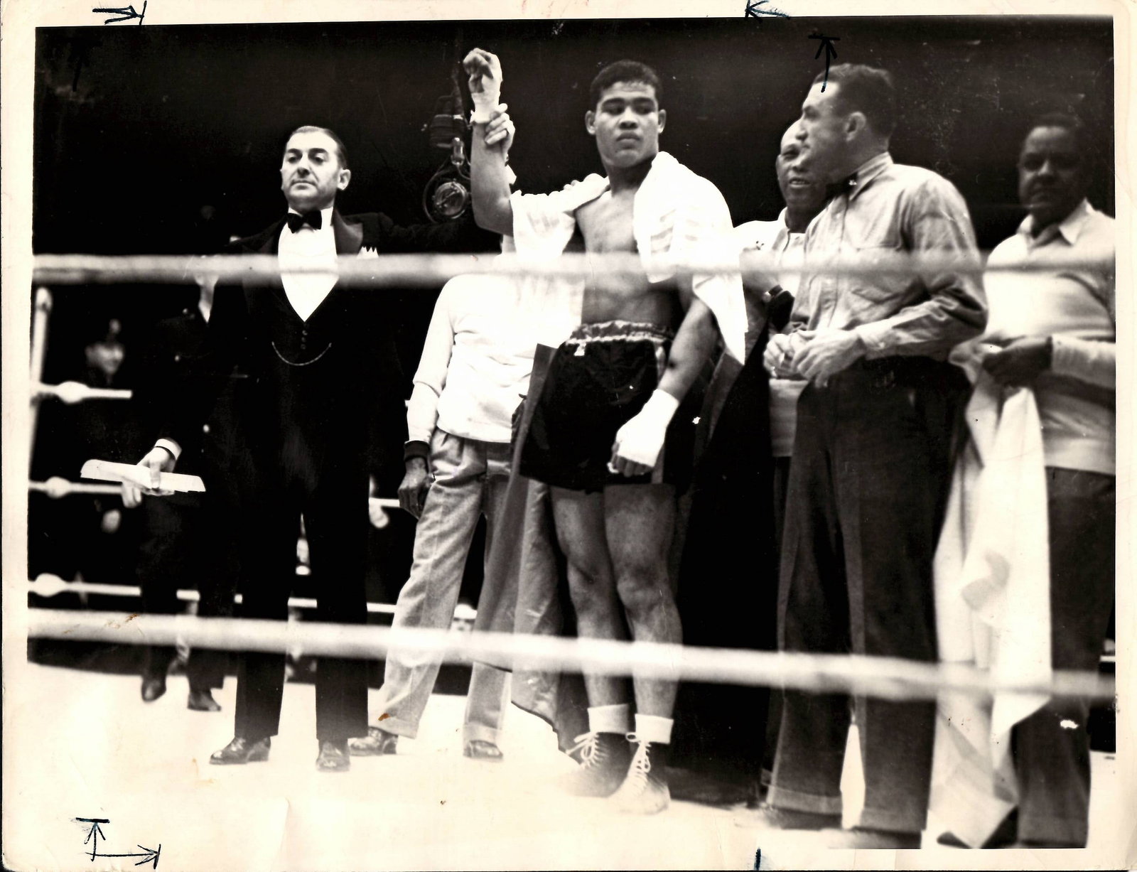 1935 Photo Boxer Joe Louis Has Hand Raised after Defeating Max Baer: Provenance: New York-Based Photography Collector & Curator -Collection of Rare Photographs. Approx Size: 9 x 7 inches. Photo may have bent corners , damaged briefs and stripes . Please look at the pho