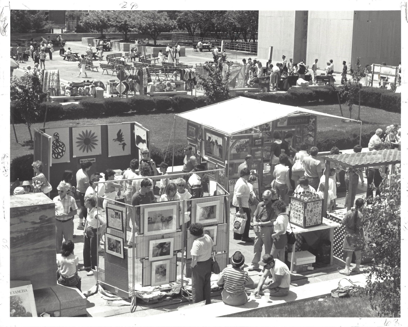 1985 Photo Art Vendors and Attendees at Harrisburg Arts Festival: 1985 Photo Art Vendors and Attendees at Harrisburg Arts Festival Provenance: New York-Based Photography Collector & Curator -Collection of Rare Photographs. Approx Size: 8 x 10 inches. Photo may have 