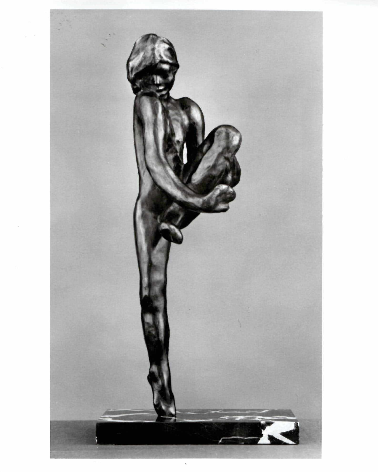 Auguste Rodind NYC Photo Exhibit Metropolitan Museum: Auguste Rodind NYC Photo Exhibit Metropolitan Museum of art .Labeled on the verso Approx Photo size:8 x 10 inches