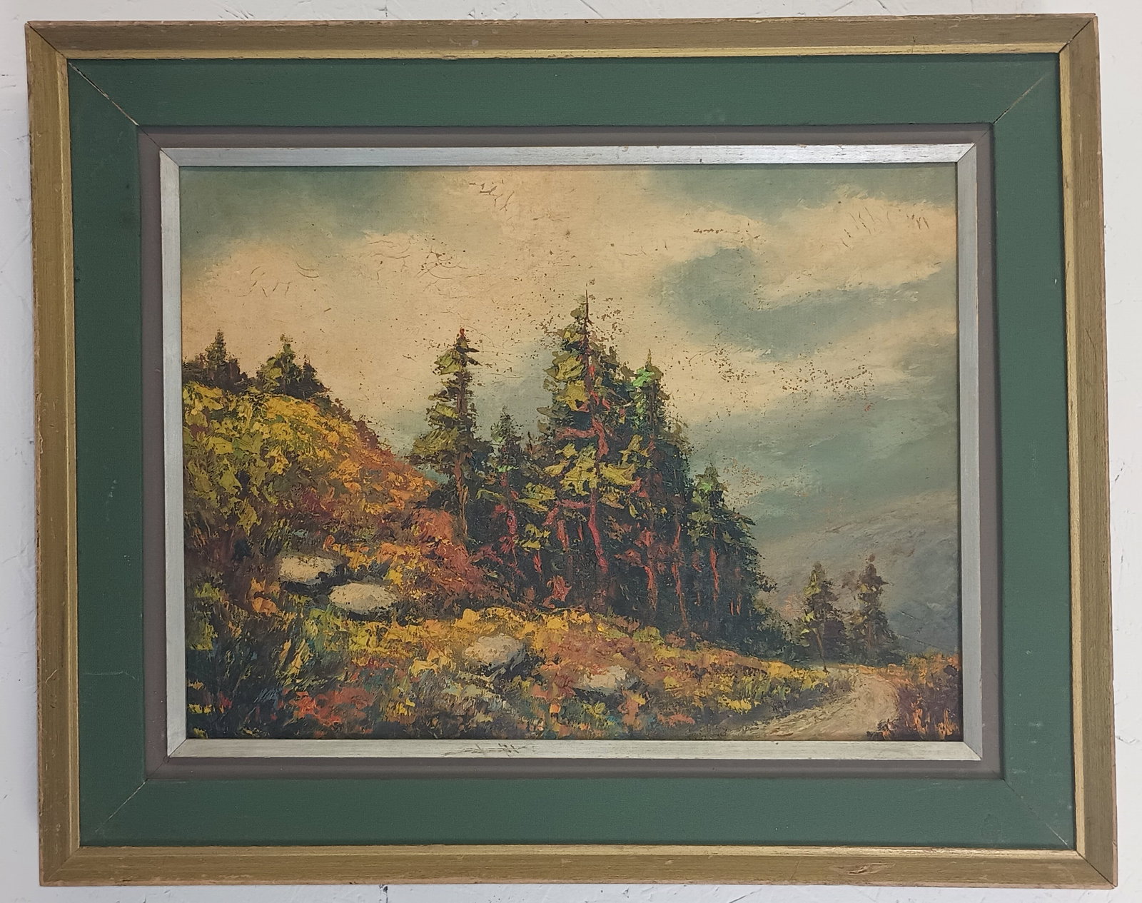 Antique Landscaping Oil Painting on Canvas: Antique Landscaping Oil Painting on Canvas,.Painting Size: 15 1/2 x 12 inches. Frame Size: 20 1/2 x 17 x 3 inches.It has some scratches on the frame, Lost paint, Please look at the conditions in the p
