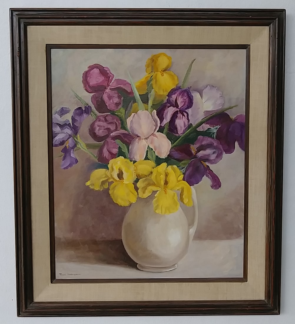 1971 Toshi. N Bouquet of Flower Oil Painting Signed: 1971 Toshi. N Bouquet of Flower Oil Painting Signed. Approx Painting Size: 20 x 24 inches - Approx Frame Size: 31 x 37 x 1 1/2 inches. Good condition. See photos.