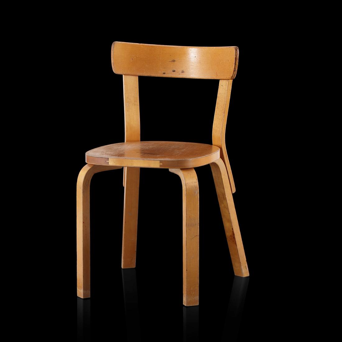 Alvar Aalto: Chair No. 69 designed by Alvar Aalto.. Birch. Height: 73cm. .