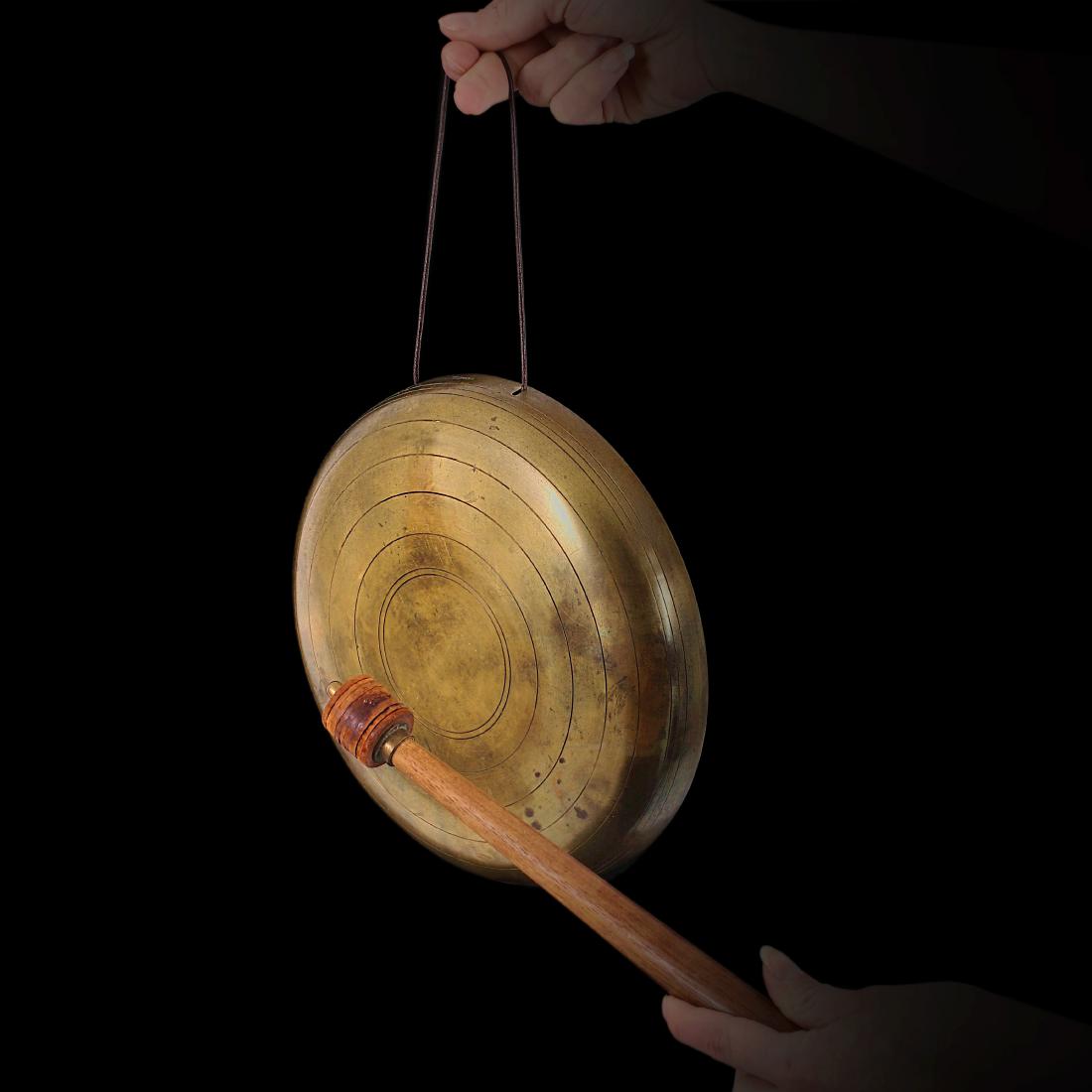 Paavo Tynell: Kongi designed by Paavo Tynell.. Brass, Teak. Diameter: 22cm. .