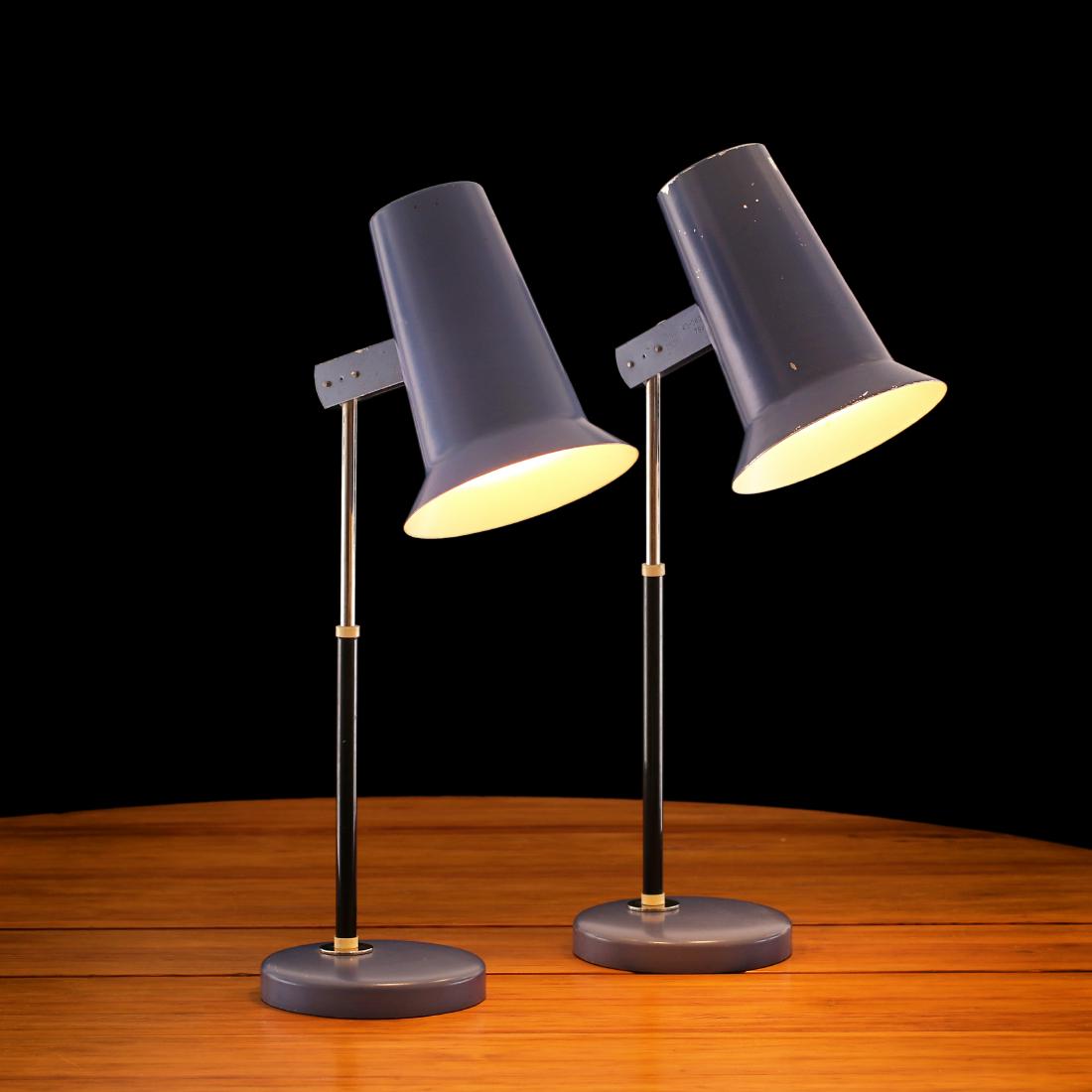 Yki Nummi: A pair of nice table lamps model 40-040 designed by Yki Nummi for Orno. Painted metal. Height: 51cm. Signed: - ORNO 40-040