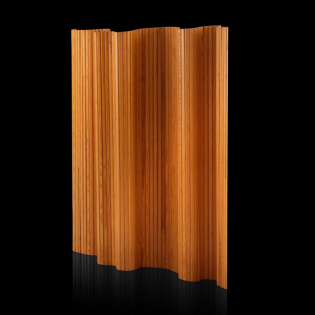 Alvar Aalto: Patinated pine screen / room divider designed by Alvar Aalto. Circa 1940s edition.Â Manufactured byÂ Oy Huonekalu-ja RakennustyÃ¶tehdas Ab.